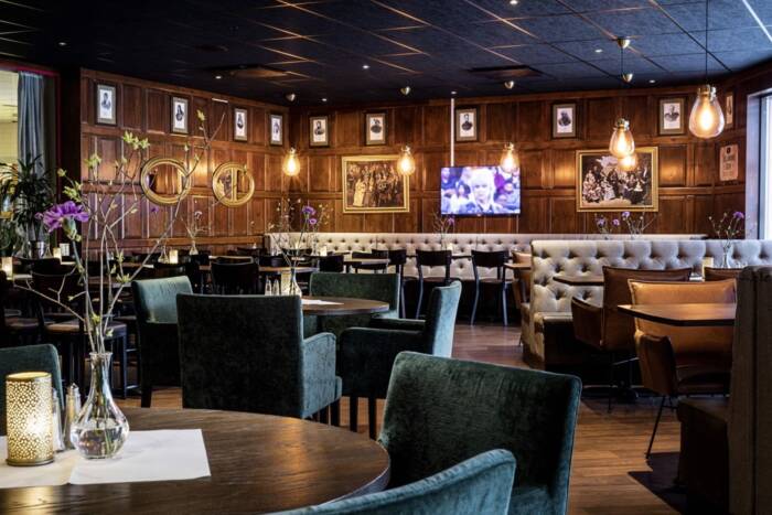 Den klassisk innredede First Hotel Royal er perfekt plassert i hjertet av Säffle. Byen har mange sjarmerende kafeer, rimelig shopping og andre aktiviteter