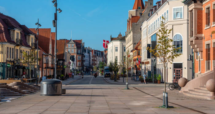 Mellom kampene venter Aalborg