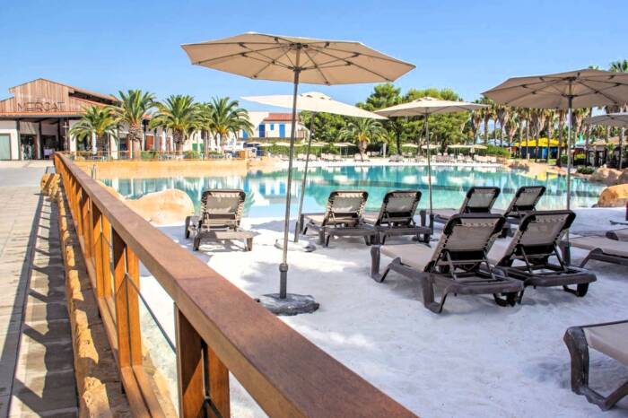 Dere bor på det 4**** ferieanlegget Cambrils Park Resort, som ligger i gangavstand til cupområdet