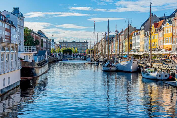 Oppdag Københavns kanaler, Strøget og byens avslappede atmosfære mellom kampene