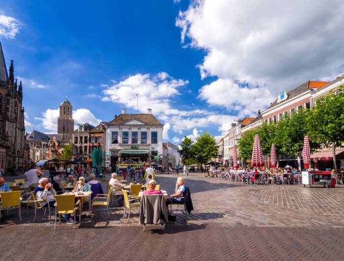 Velkommen til Zwolle – en sjarmerende by i hjertet av Nederland med kafeer, kanaler og herlig atmosfære
