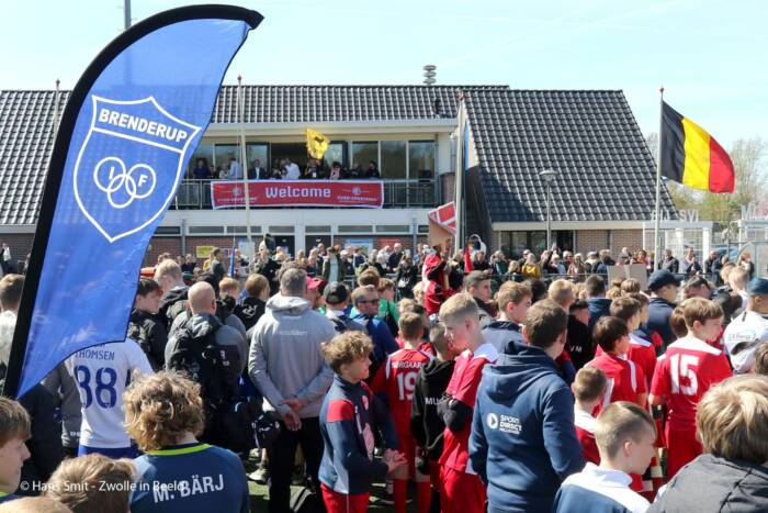 Publikum og heiing – familier, supportere og spillere skaper en unik cupstemning